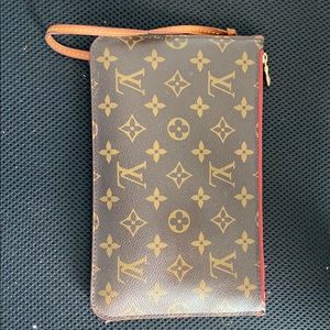 100% Authentic Louis Vuitton Wristlet